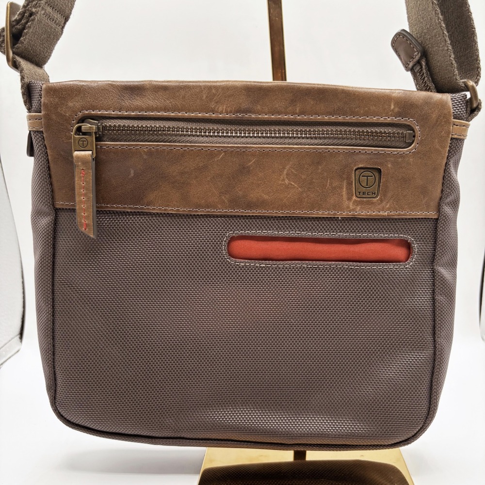 T-Tech by Tumi Brown Leather Nylon Crossbody Messenger Travel‎ Work Utility  Bag